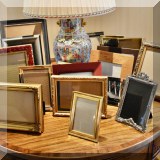 D07. Picture frames. 